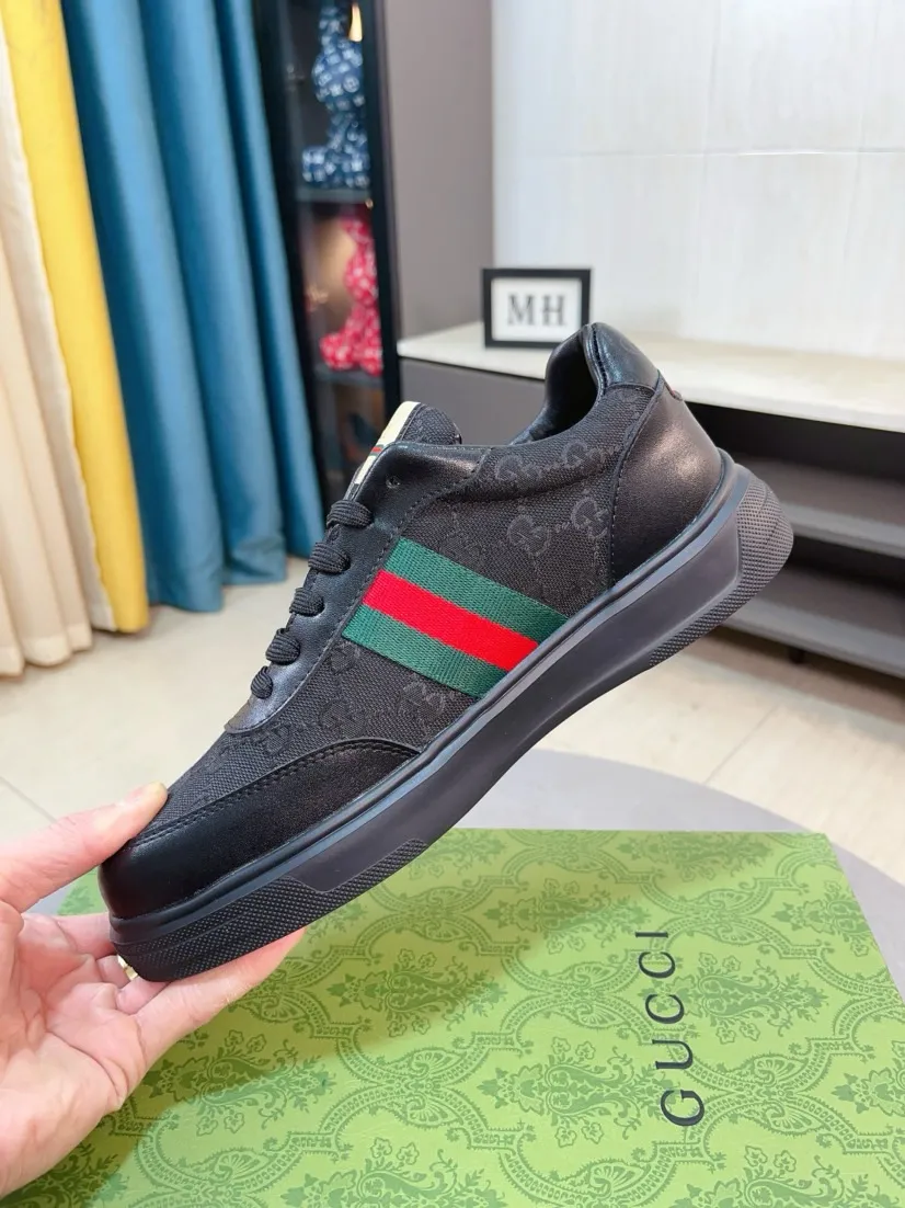 Men's shoes 💰400🌹🌹GUCCI [Gucci] New high-end brand of men's shoes, the latest fashionable casual men's shoes, trendy and versatile style, relaxed and sporty style, uppers imported from Italy, first-layer cowhide, genuine leather lining and ultra-fine workmanship. Original personalized fashionable rubber wear-resistant outsole, light and comfortable on the foot, size 38-44